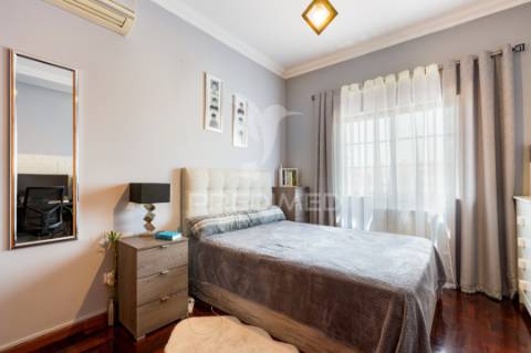 Moradia t3 com logradouro porto alto