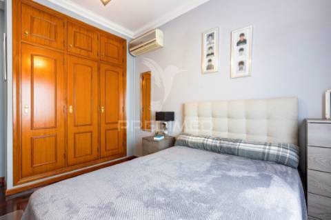 Moradia t3 com logradouro porto alto