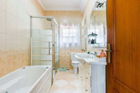 Moradia t3 com logradouro porto alto