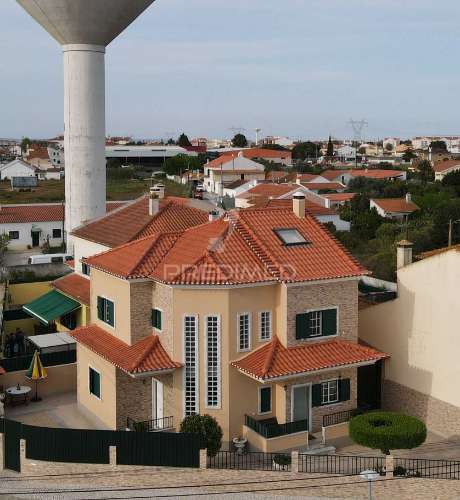 Moradia t3 com logradouro porto alto