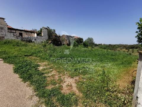 Terreno rustico e urbano com ruina para reconstrução
