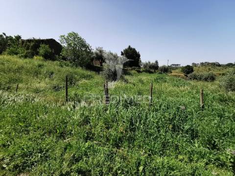 Terreno rustico e urbano com ruina para reconstrução