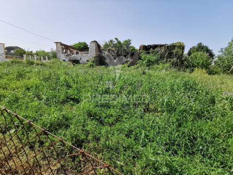 Terreno rustico e urbano com ruina para reconstrução