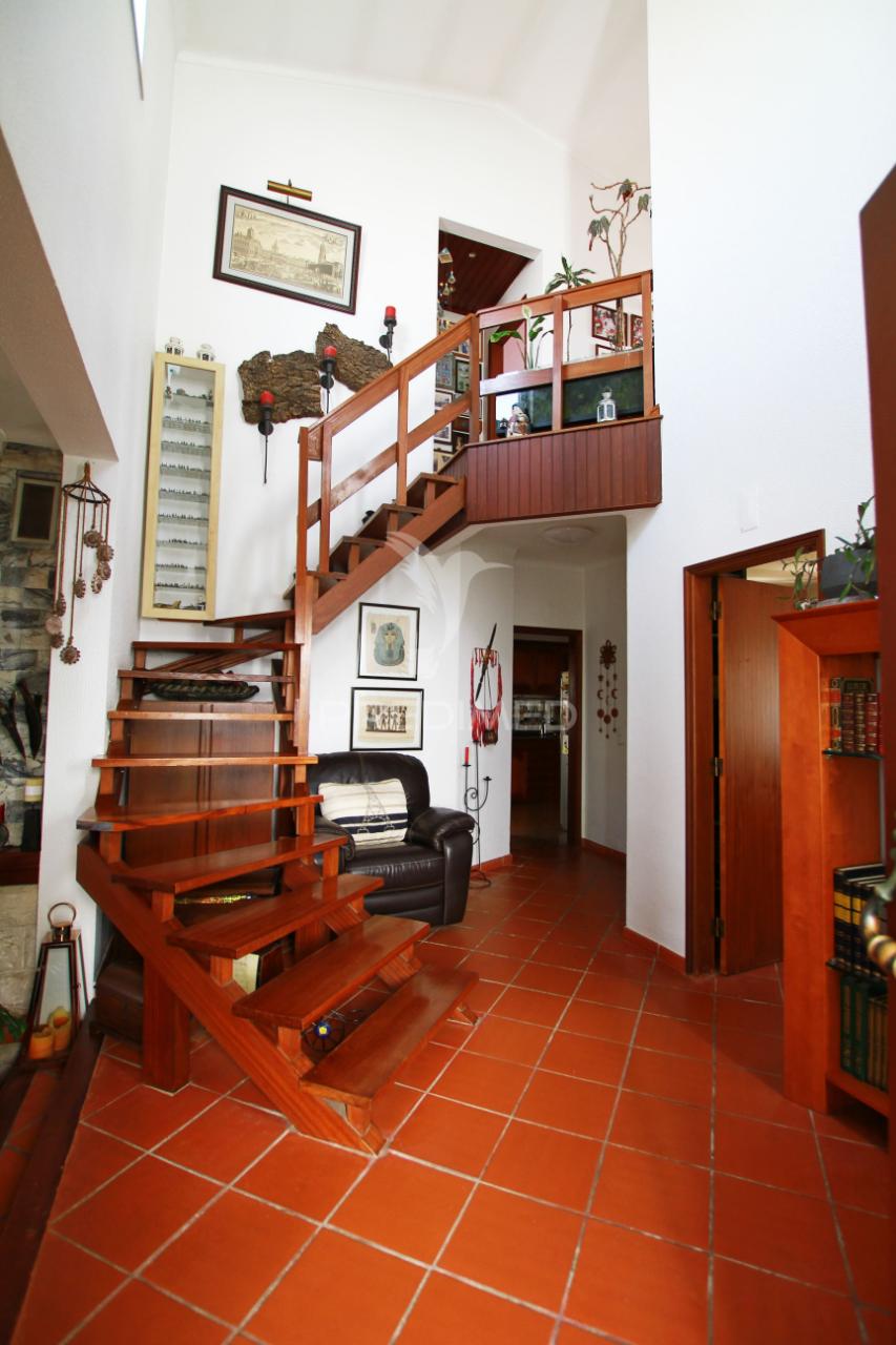 Moradia isolada com muito charme em lugar tranquilo