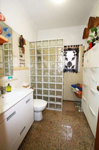 Moradia isolada com muito charme em lugar tranquilo