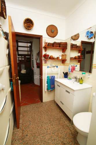 Moradia isolada com muito charme em lugar tranquilo