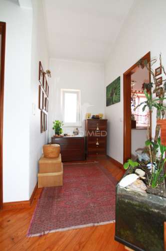 Moradia isolada com muito charme em lugar tranquilo