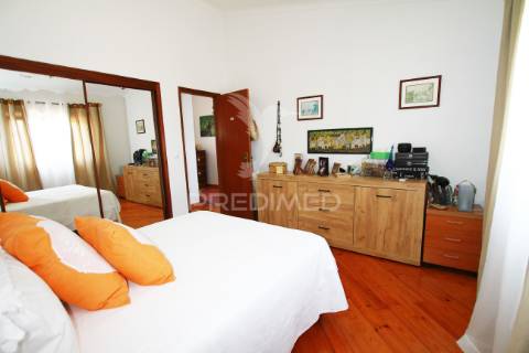 Moradia isolada com muito charme em lugar tranquilo