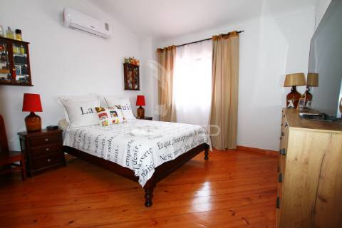 Moradia isolada com muito charme em lugar tranquilo