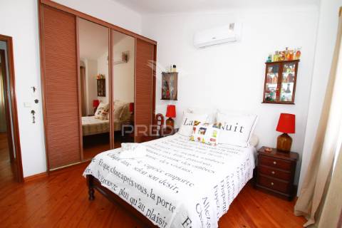Moradia isolada com muito charme em lugar tranquilo