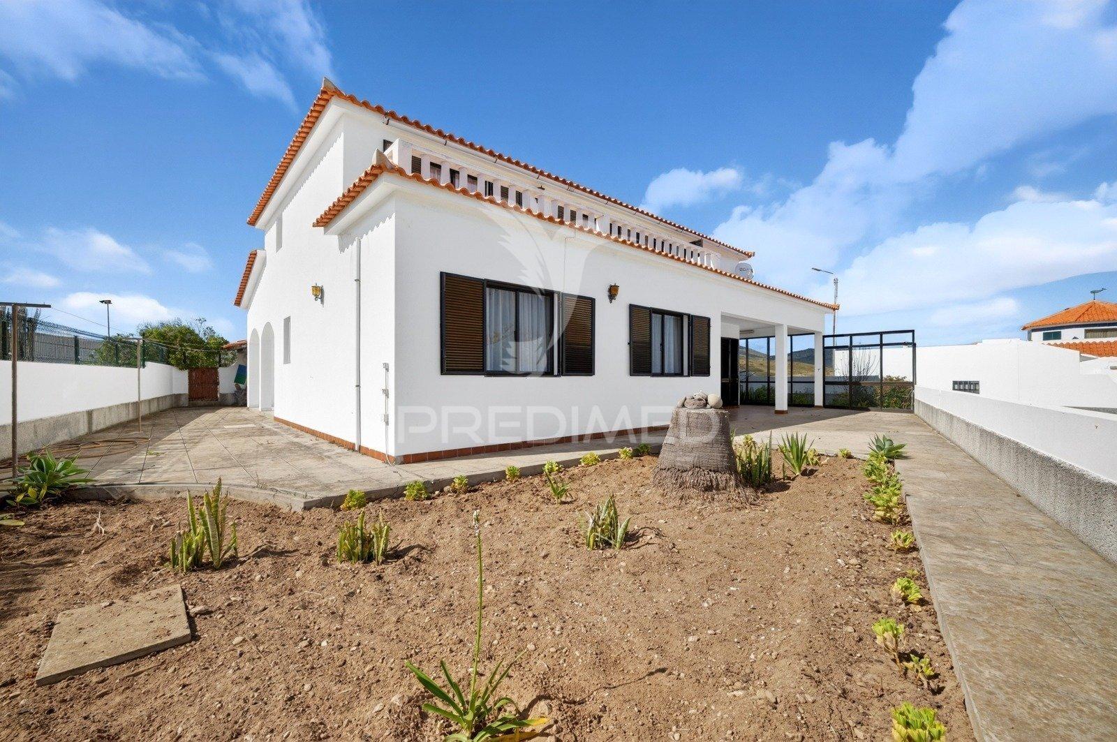 Moradia t4 com vista mar na ilha do porto santo