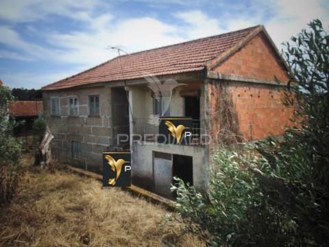 Casa de campo com terreno, para recuperar, a 9 kms de vila real