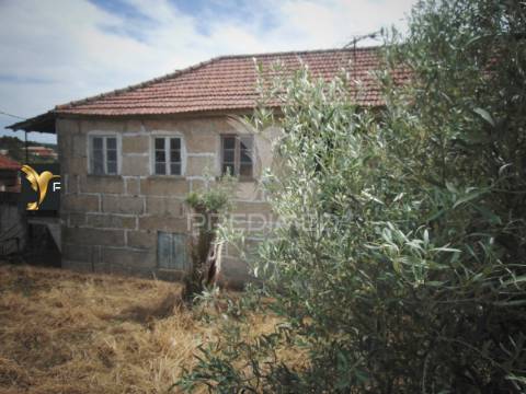 Casa de campo com terreno, para recuperar, a 9 kms de vila real
