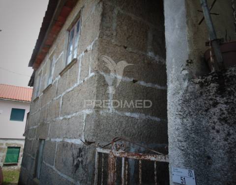 Casa de campo com terreno, para recuperar, a 9 kms de vila real