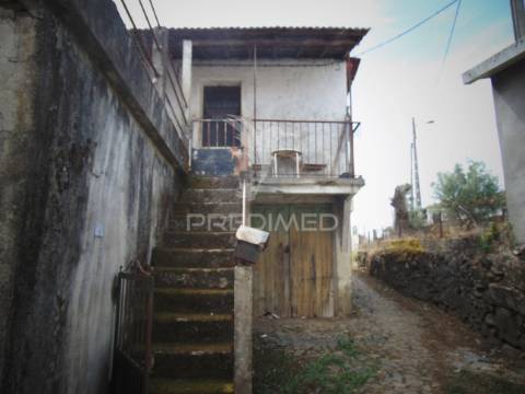 Casa de campo com terreno, para recuperar, a 9 kms de vila real