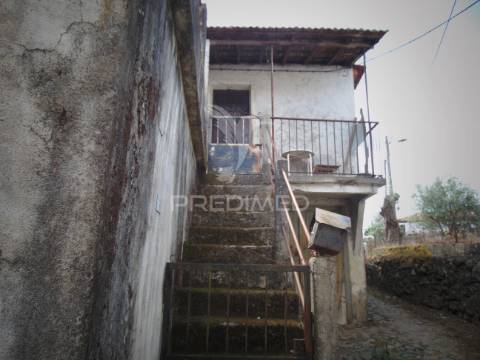 Casa de campo com terreno, para recuperar, a 9 kms de vila real