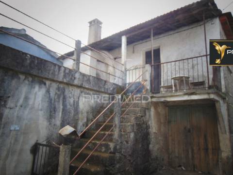 Casa de campo com terreno, para recuperar, a 9 kms de vila real