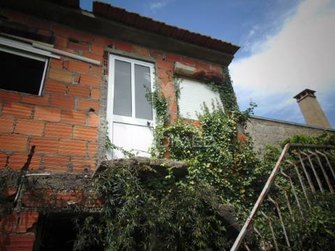 Casa de campo com terreno, para recuperar, a 9 kms de vila real