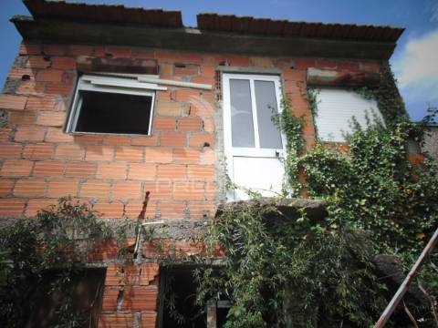 Casa de campo com terreno, para recuperar, a 9 kms de vila real