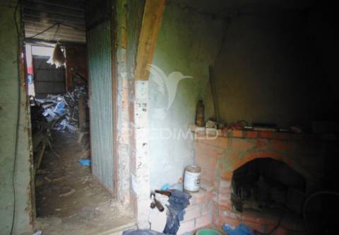 Casa de campo com terreno, para recuperar, a 9 kms de vila real