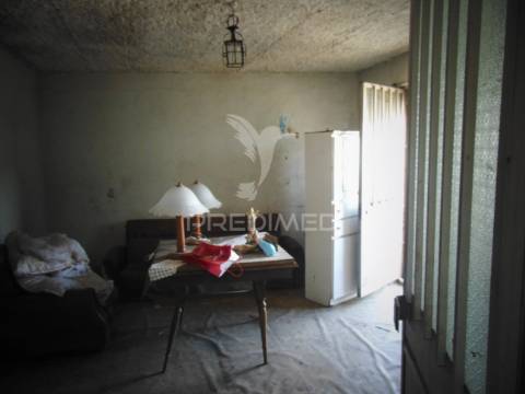 Casa de campo com terreno, para recuperar, a 9 kms de vila real