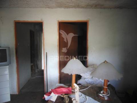 Casa de campo com terreno, para recuperar, a 9 kms de vila real