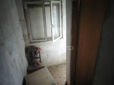 Casa de campo com terreno, para recuperar, a 9 kms de vila real