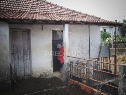 Casa de campo com terreno, para recuperar, a 9 kms de vila real
