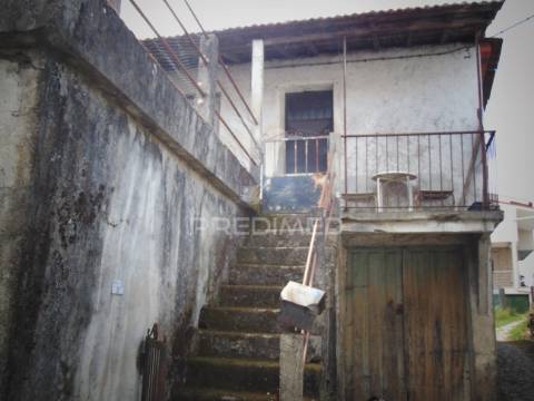 Casa de campo com terreno, para recuperar, a 9 kms de vila real