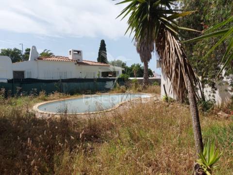Moradia t2 térrea com piscina em vale navio, albufeira