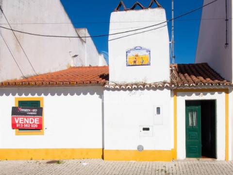 Moradia geminada t3 | centro da vila | pronta a habitar