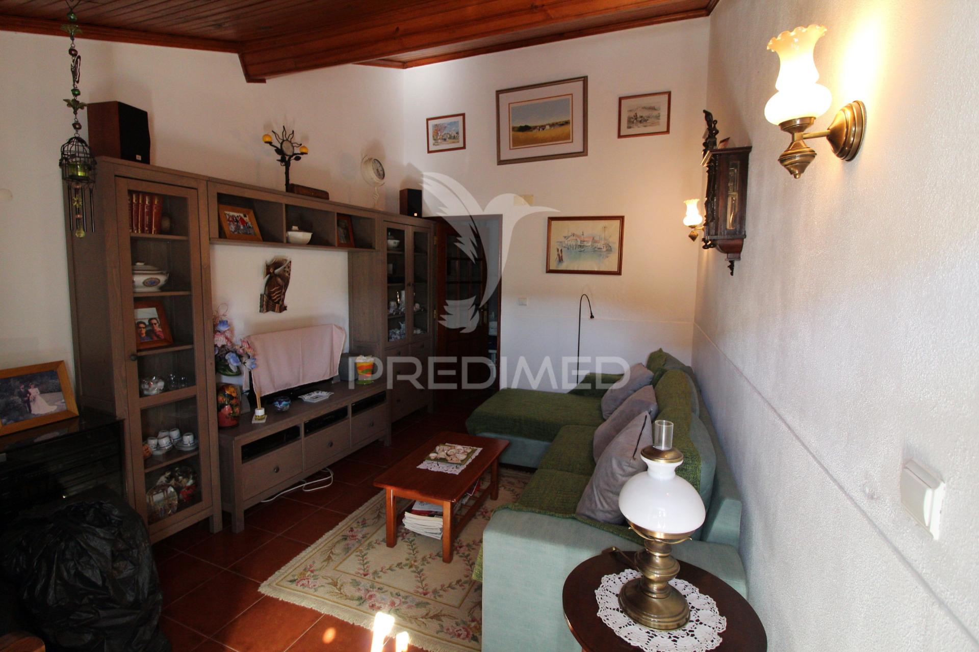Moradia geminada t3 | centro da vila | pronta a habitar