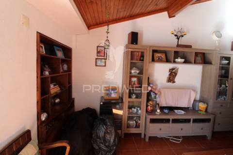 Moradia geminada t3 | centro da vila | pronta a habitar
