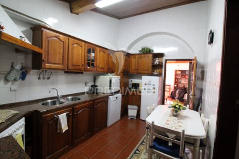 Moradia geminada t3 | centro da vila | pronta a habitar