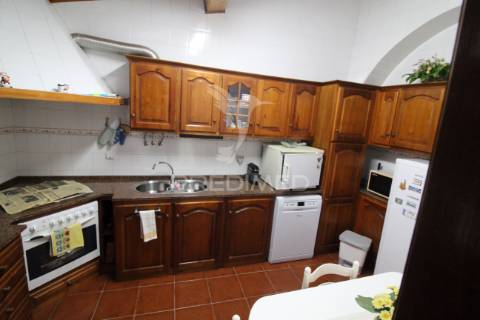 Moradia geminada t3 | centro da vila | pronta a habitar