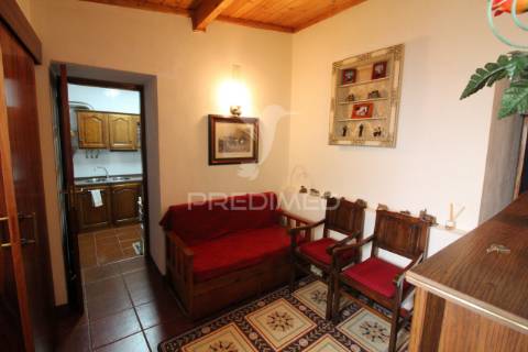 Moradia geminada t3 | centro da vila | pronta a habitar