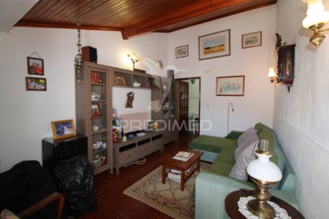 Moradia geminada t3 | centro da vila | pronta a habitar