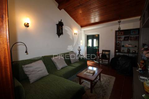 Moradia geminada t3 | centro da vila | pronta a habitar