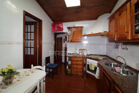 Moradia geminada t3 | centro da vila | pronta a habitar