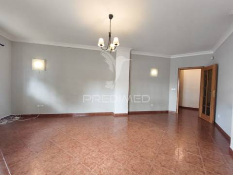 Apartamento r/c t3 | vila nova da barquinha - santarém