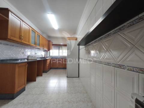 Apartamento r/c t3 | vila nova da barquinha - santarém