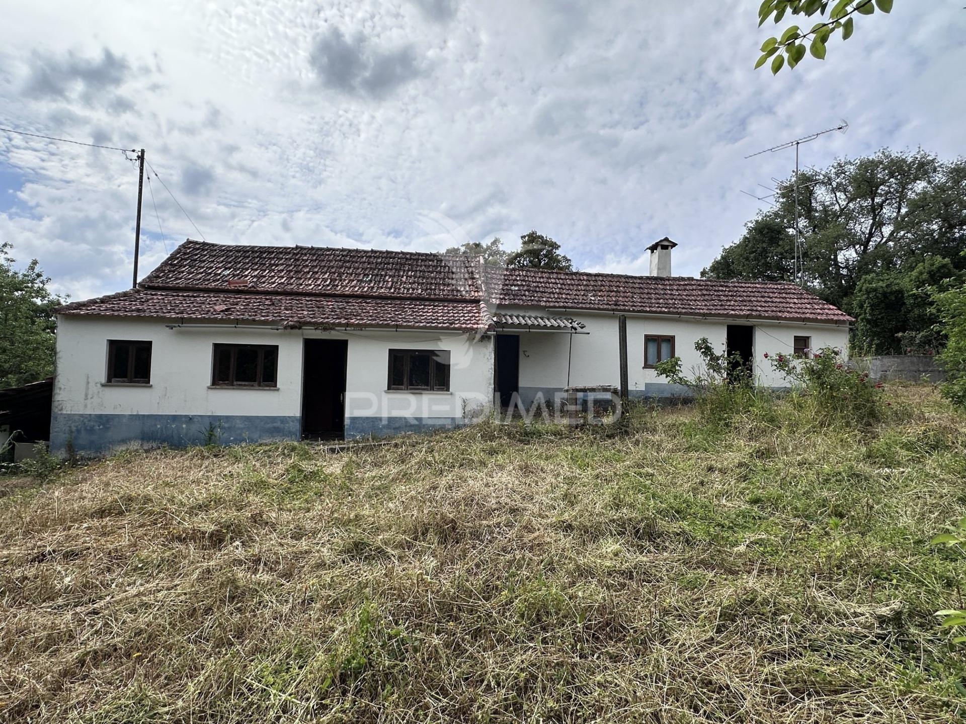 Moradia v3 com projeto em aprovação, pinhel, ourém