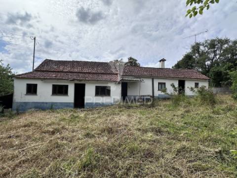 Moradia v3 com projeto em aprovação, pinhel, ourém