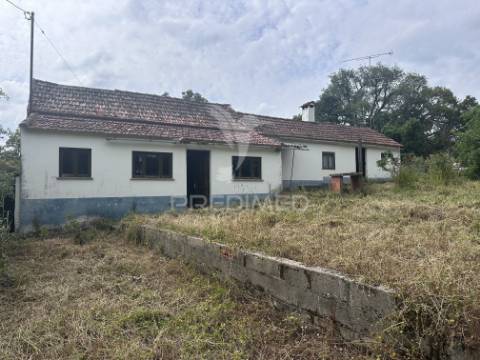 Moradia v3 com projeto em aprovação, pinhel, ourém