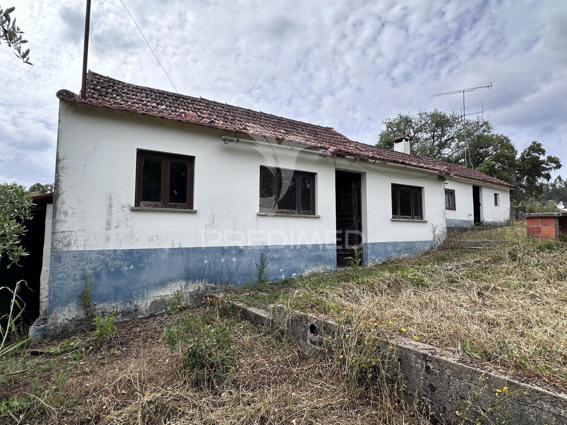 Moradia v3 com projeto em aprovação, pinhel, ourém