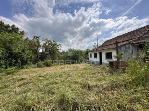 Moradia v3 com projeto em aprovação, pinhel, ourém