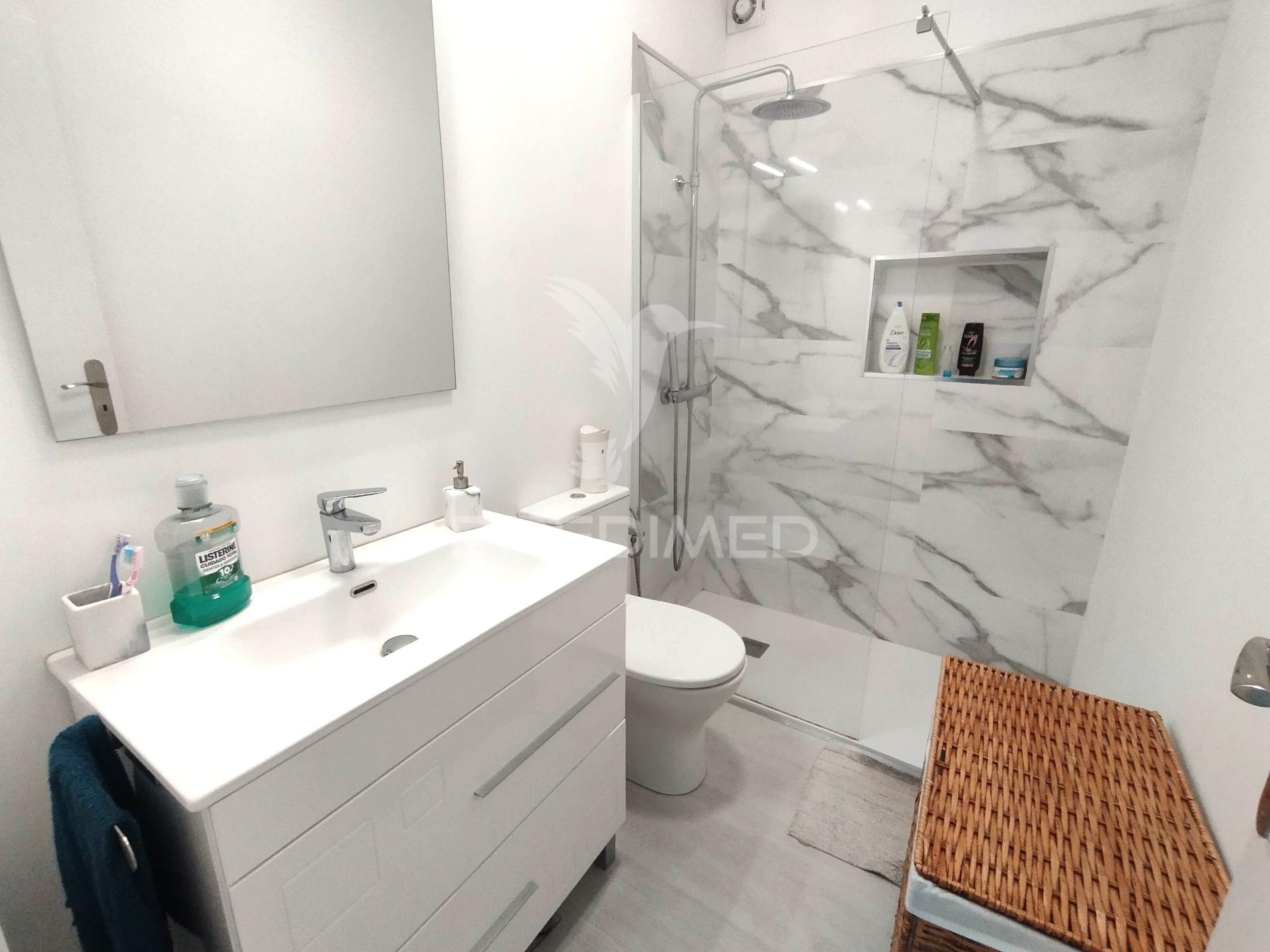 T2 com potencial de t3 | muita luz natural | remodelado | excelente oportunidade de habitação ou investimento