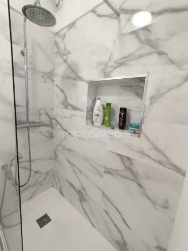 T2 com potencial de t3 | muita luz natural | remodelado | excelente oportunidade de habitação ou investimento