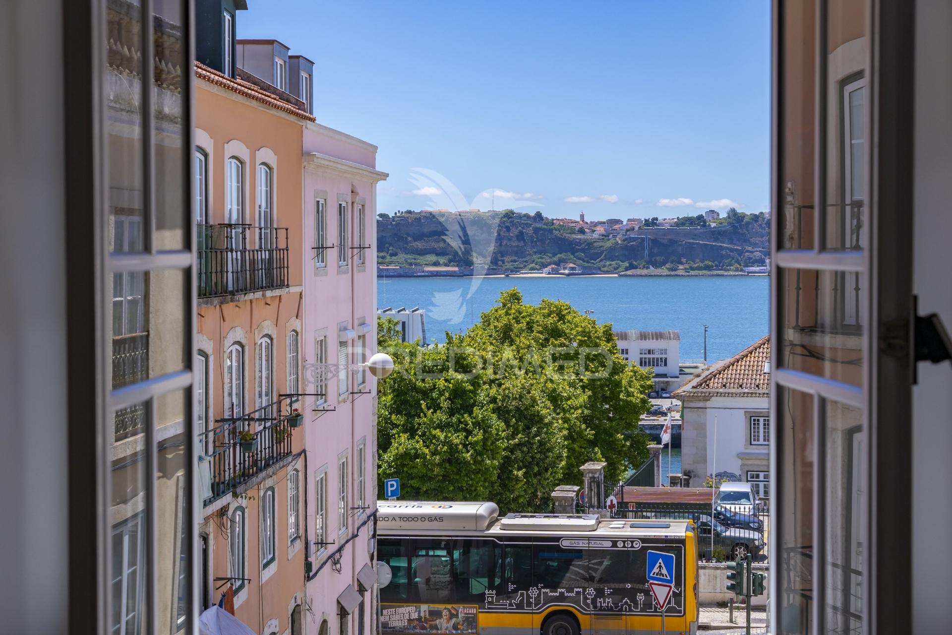 Apartamento t1+1 com vista rio junto museu da arte antiga