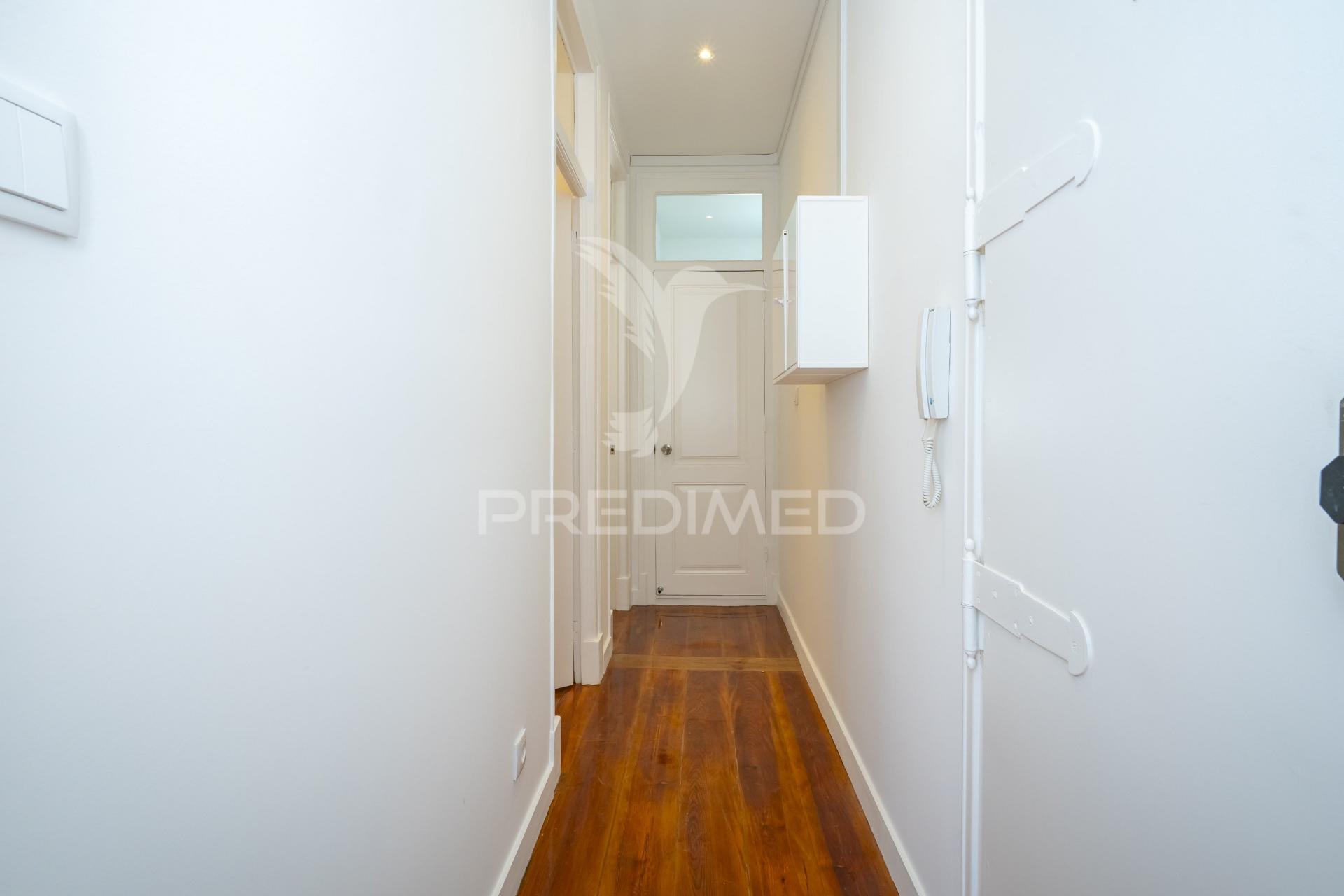 Apartamento t1+1 com vista rio junto museu da arte antiga